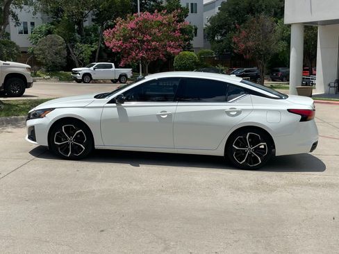 Used 2024 Nissan Altima 2.5 SR FWD image 3