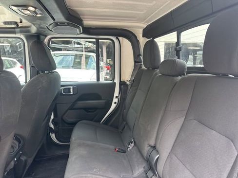 Used 2023 Jeep Gladiator Overland AWD/4WD image 37