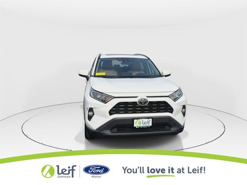 Used 2020 Toyota RAV4 XLE Premium image 3