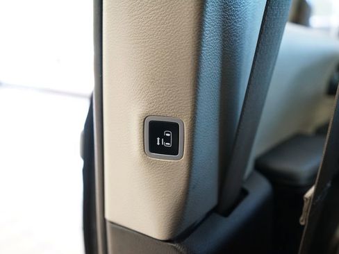 Used 2022 Chrysler Pacifica Touring-L FWD image 45