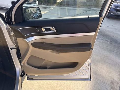 Used 2017 Ford Explorer XLT w/ Equipment Group 201A image 13