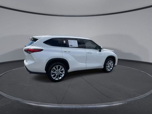 Used 2021 Toyota Highlander Limited FWD image 9