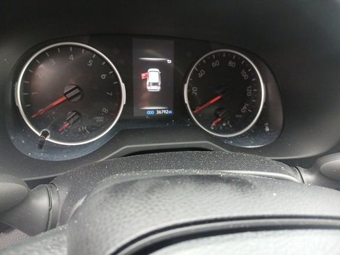 Used 2022 Toyota RAV4 LE image 6