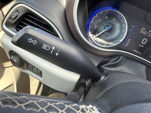 Used 2022 Chrysler Voyager LX FWD image 48