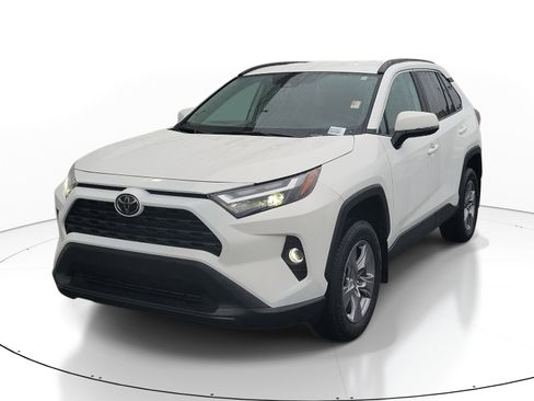 Used 2025 Toyota RAV4 XLE image 3