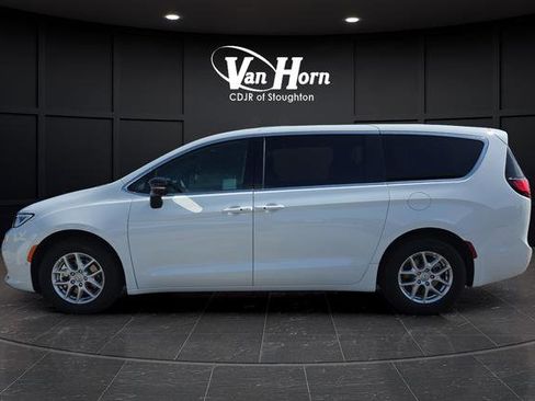 New 2026 Chrysler Pacifica Select image 11