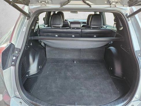 Used 2017 Toyota RAV4 SE image 7