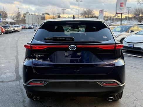 Certified 2023 Toyota Venza LE image 6