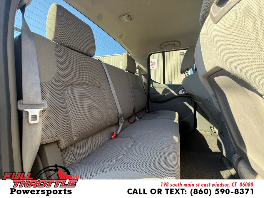Used 2011 Nissan Frontier SV w/ SV Premium Utility Pkg AWD/4WD image 16