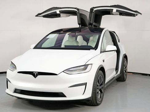 Used 2022 Tesla Model X image 54