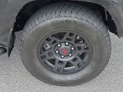 Used 2022 Toyota 4Runner SR5 Premium w/ Moonroof Package AWD/4WD image 7