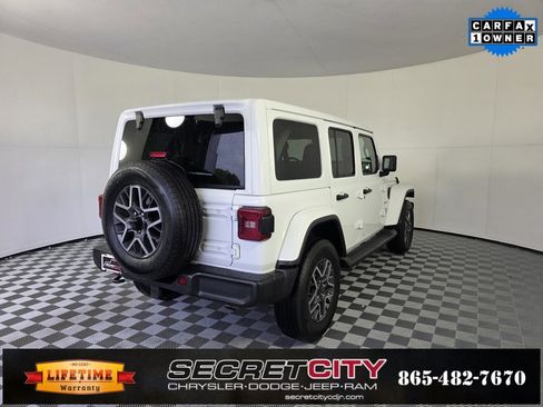 Used 2024 Jeep Wrangler Sahara image 7