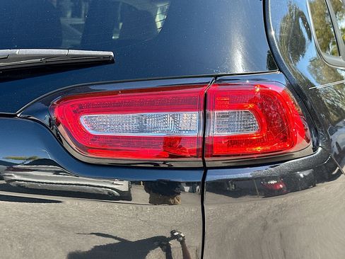 Used 2016 Jeep Cherokee 75th Anniversary image 31