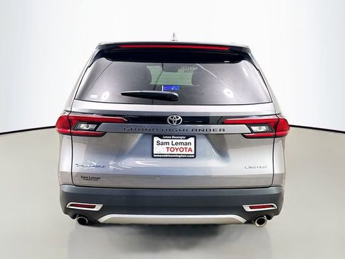 Used 2025 Toyota Grand Highlander image 6