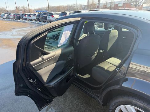 Used 2012 Dodge Avenger SE image 11