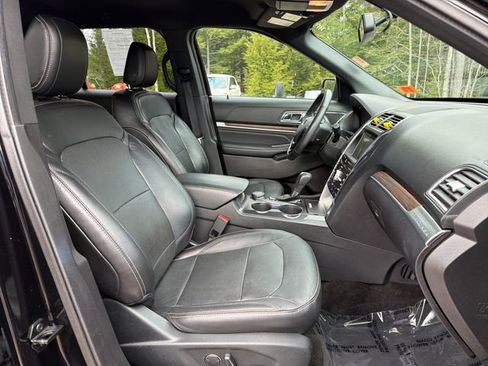 Used 2018 Ford Explorer Limited AWD/4WD image 28