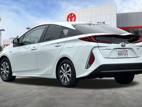 Used 2021 Toyota Prius Prime XLE image 8