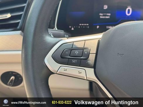 Certified 2023 Volkswagen Jetta SE w/ Panoramic Sunroof Package FWD image 23