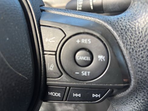 Used 2021 Toyota Corolla LE image 9