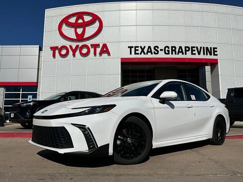 New 2026 Toyota Camry SE image 2