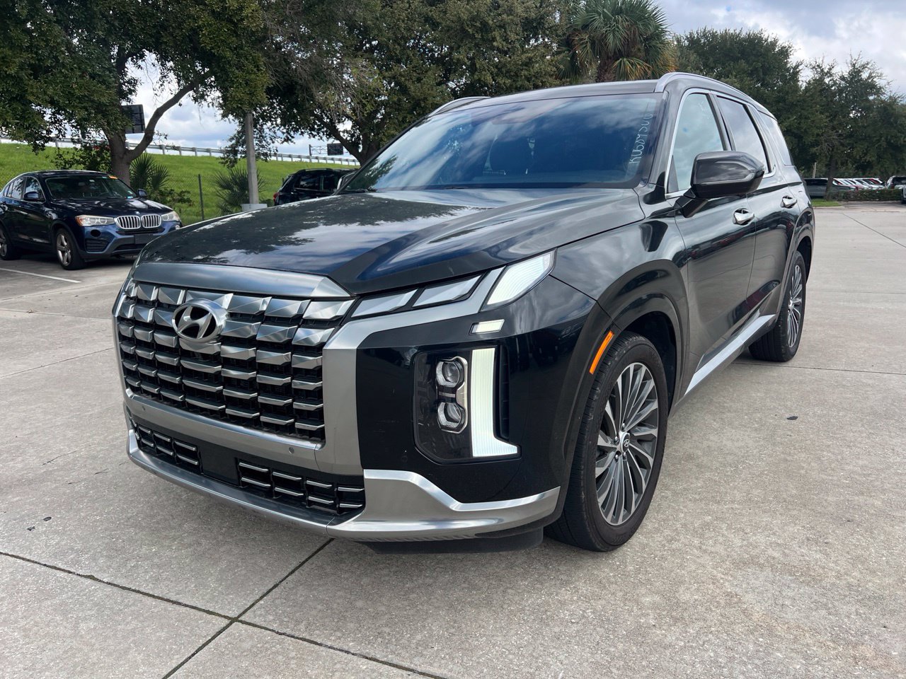Used 2024 Hyundai Palisade Calligraphy FWD image 1