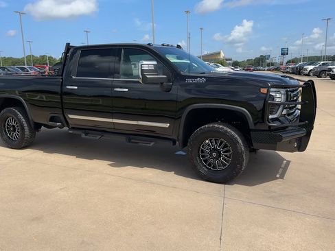 Used 2024 Chevrolet Silverado 3500 High Country w/ High Country Premium Package AWD/4WD image 9