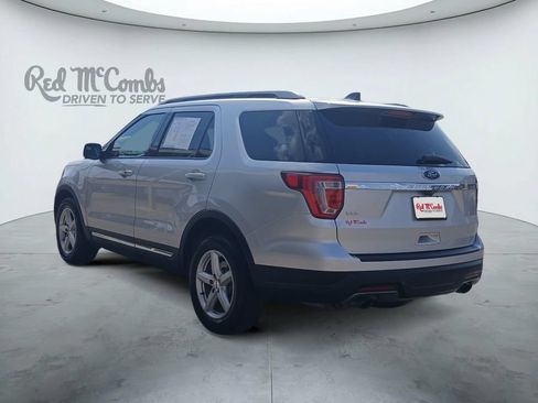 Used 2018 Ford Explorer XLT FWD image 3