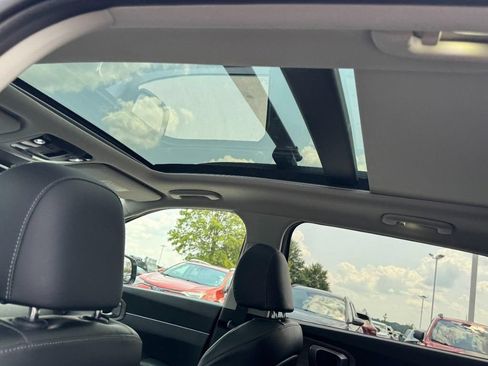 Used 2023 Kia Sorento S w/ Panoramic Sunroof Package AWD/4WD image 11