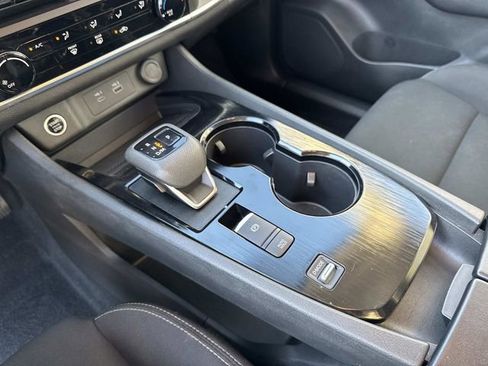 Used 2023 Nissan Rogue S image 31