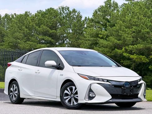 Used 2017 Toyota Prius Prime Advanced FWD image 4