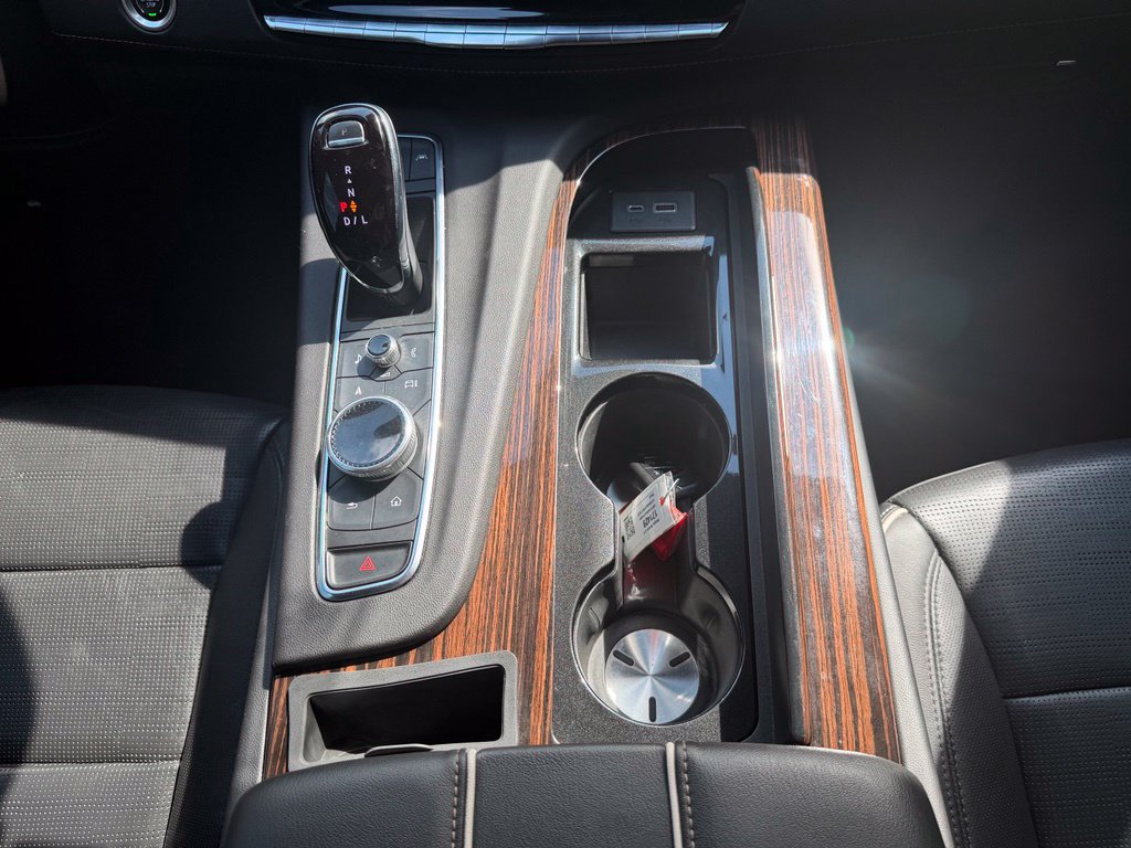 Used 2023 Cadillac Escalade Premium Luxury AWD/4WD image 19