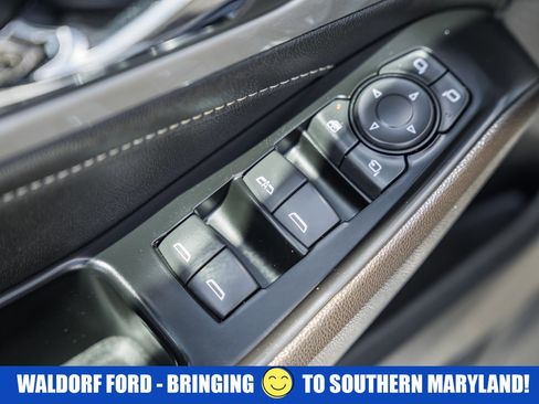 Used 2023 Chevrolet Traverse LT w/ LT Premium Package AWD/4WD image 43