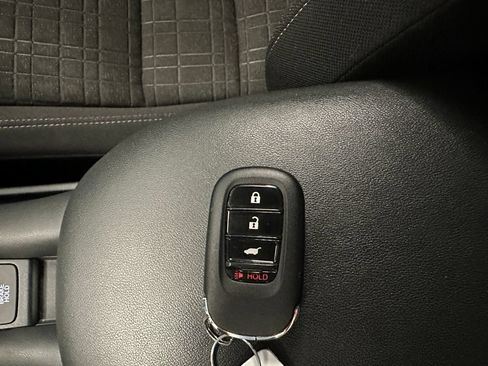 Used 2023 Honda HR-V LX image 16