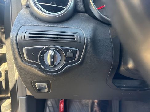 Used 2020 Mercedes-Benz GLC 300 image 7