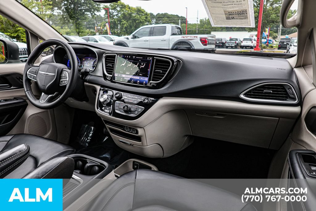Used 2023 Chrysler Pacifica Touring-L FWD image 31