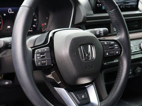 Certified 2025 Honda Pilot Elite image 19