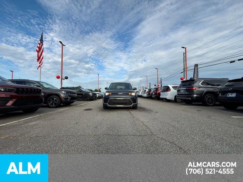 Used 2025 Kia Soul LX w/ LX Technology Package FWD image 5
