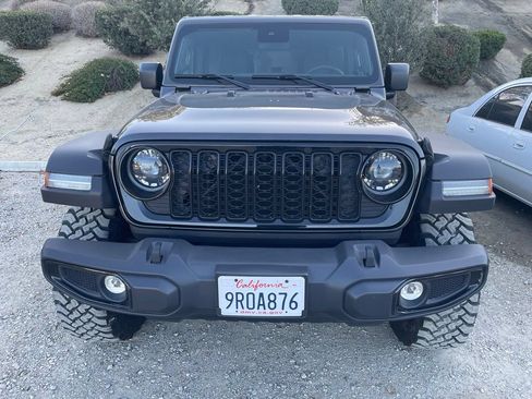 Used 2025 Jeep Wrangler Unlimited Sport AWD/4WD image 3