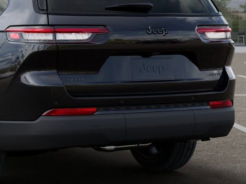 New 2025 Jeep Grand Cherokee L Limited w/ Black Appearance Package AWD/4WD image 13
