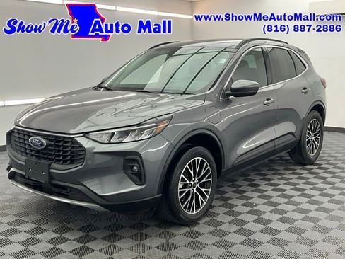 Used 2025 Ford Escape SE FWD image 1