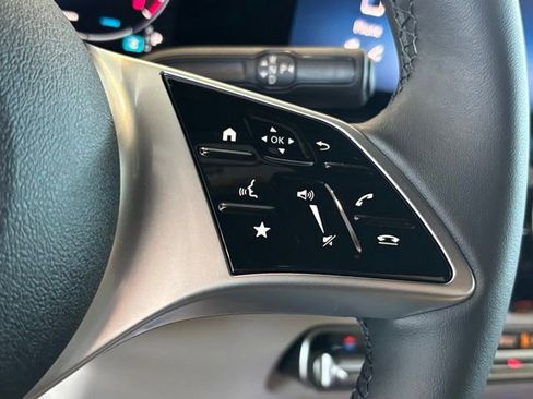 Used 2026 Mercedes-Benz GLB 250 4MATIC image 17