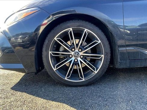 Used 2019 Toyota Avalon XSE image 5