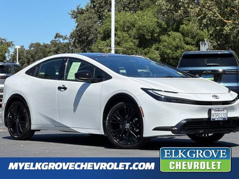 Used 2025 Toyota Prius FWD image 1