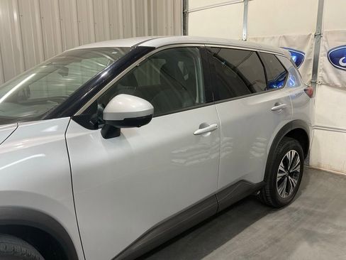 Used 2021 Nissan Rogue SV image 5