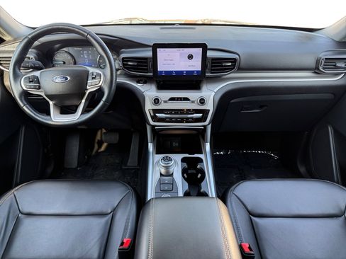 Used 2023 Ford Explorer XLT w/ Equipment Group 202A image 10