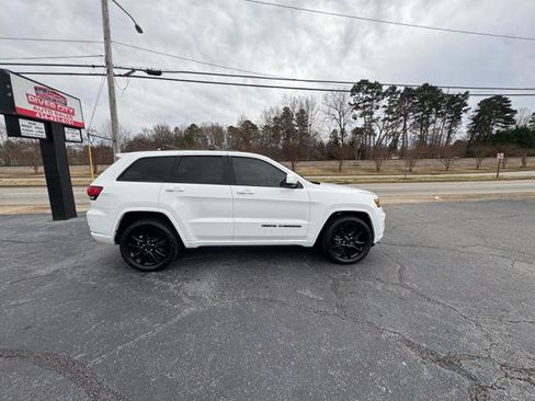 Used 2019 Jeep Grand Cherokee Altitude image 2