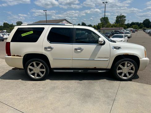 Used 2007 Cadillac Escalade AWD w/ Information Package image 4