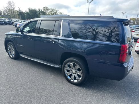 Used 2019 Chevrolet Suburban LT w/ Luxury Package image 5