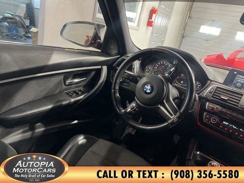 Used 2018 BMW M3 RWD image 24