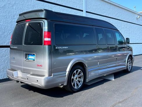 Used 2017 GMC Savana 2500 Extended RWD image 8